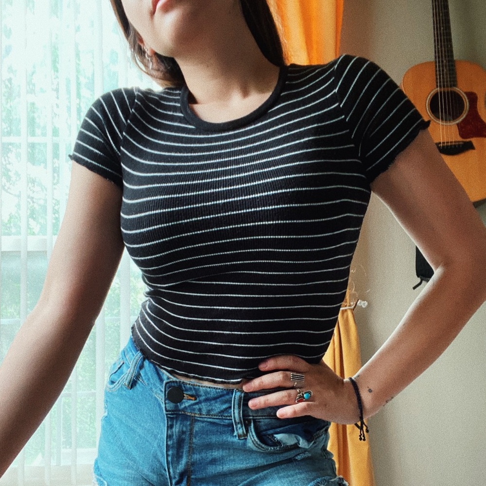 Striped lettuce trim crop top